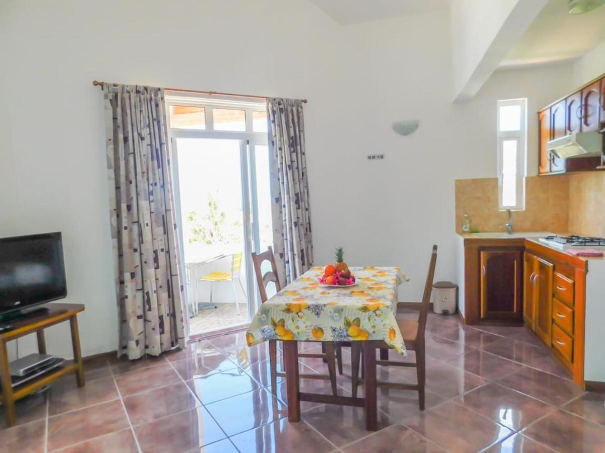 Tulsi Apartment & Studio La Gaulette Bagian luar foto